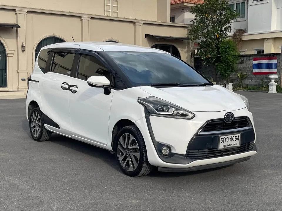 2017 Toyota Sienta II 3