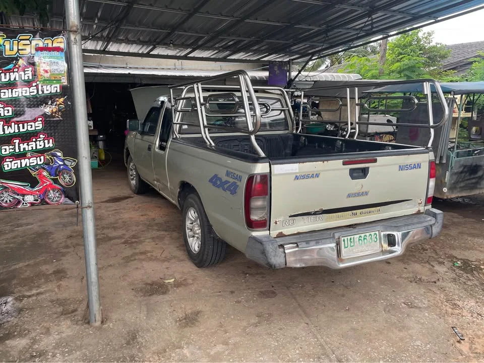 2003 Nissan Frontier I 3