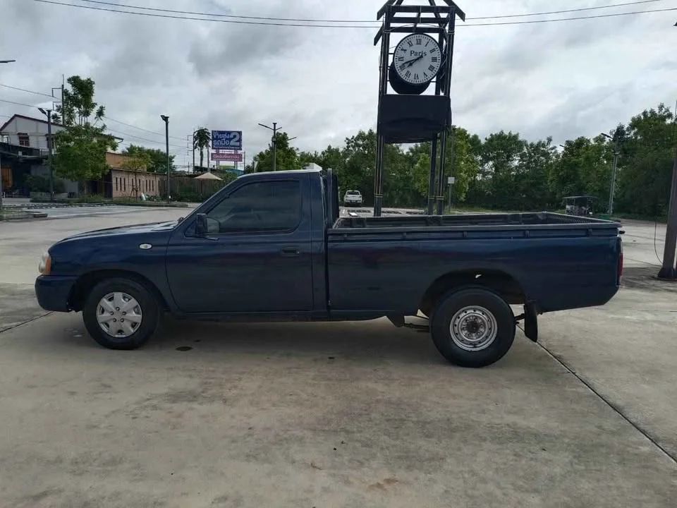 2004 Nissan Frontier I 3