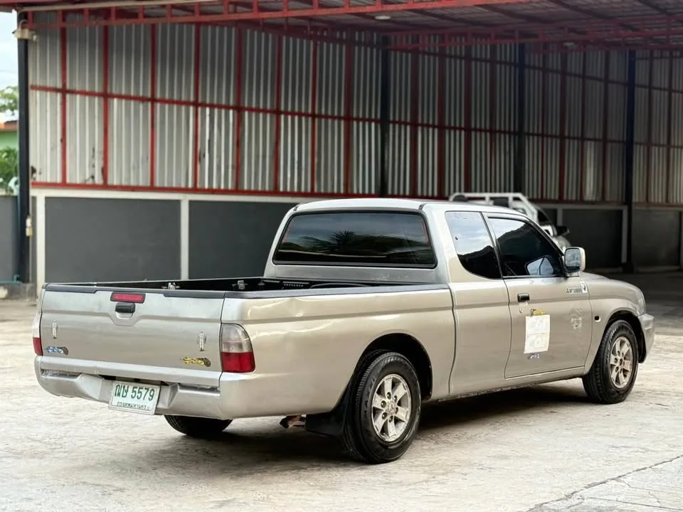 2005 Mitsubishi Strada III 2