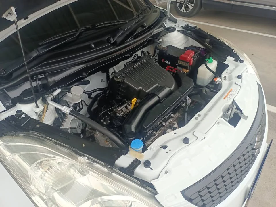 2013 Suzuki Swift II 3