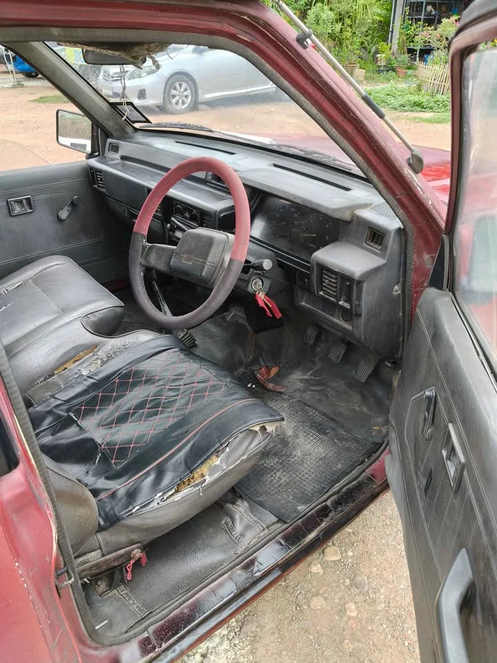 1991 Mitsubishi Triton II 2