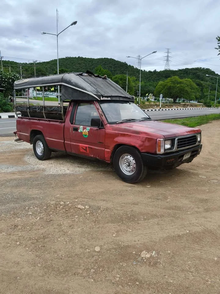 1991 Mitsubishi Triton II 3