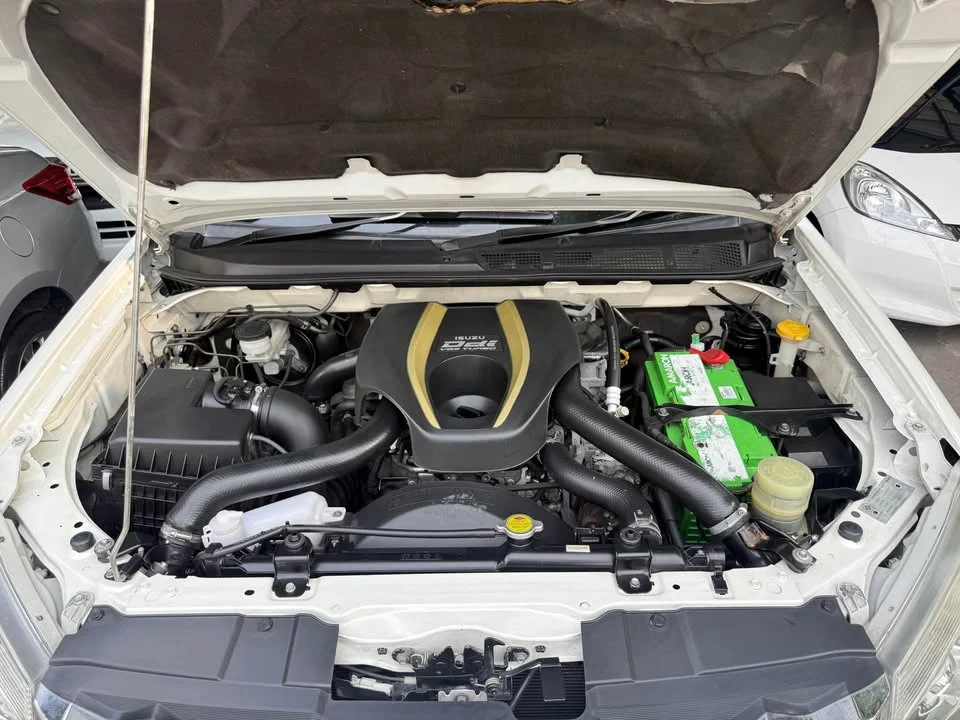 2014 Isuzu MU-X I 2