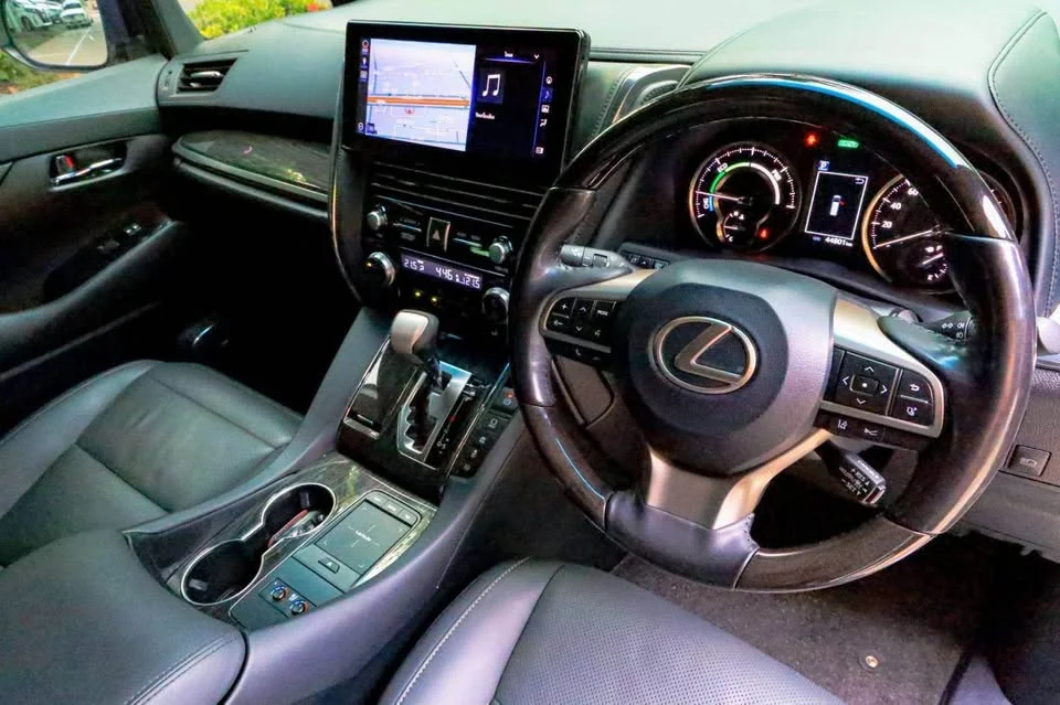 2021 Lexus LM I 2