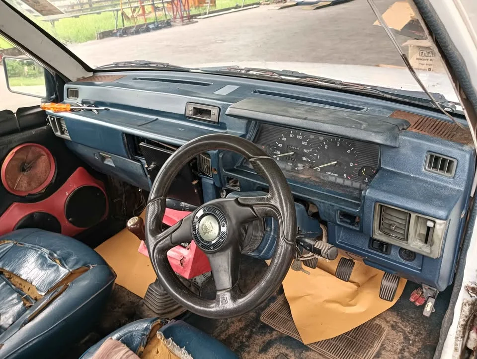 1993 Mitsubishi Triton II 2