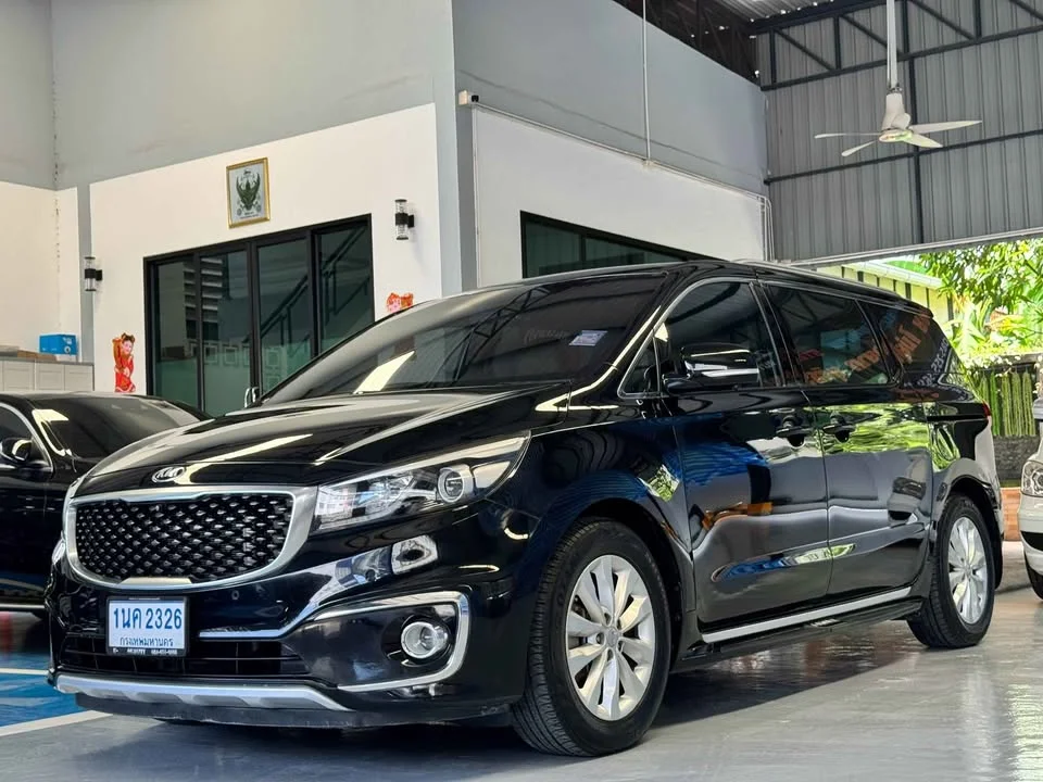2015 Kia Carnival III 3