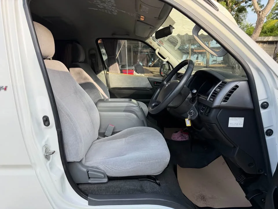 2009 Toyota Commuter V (H200) 2