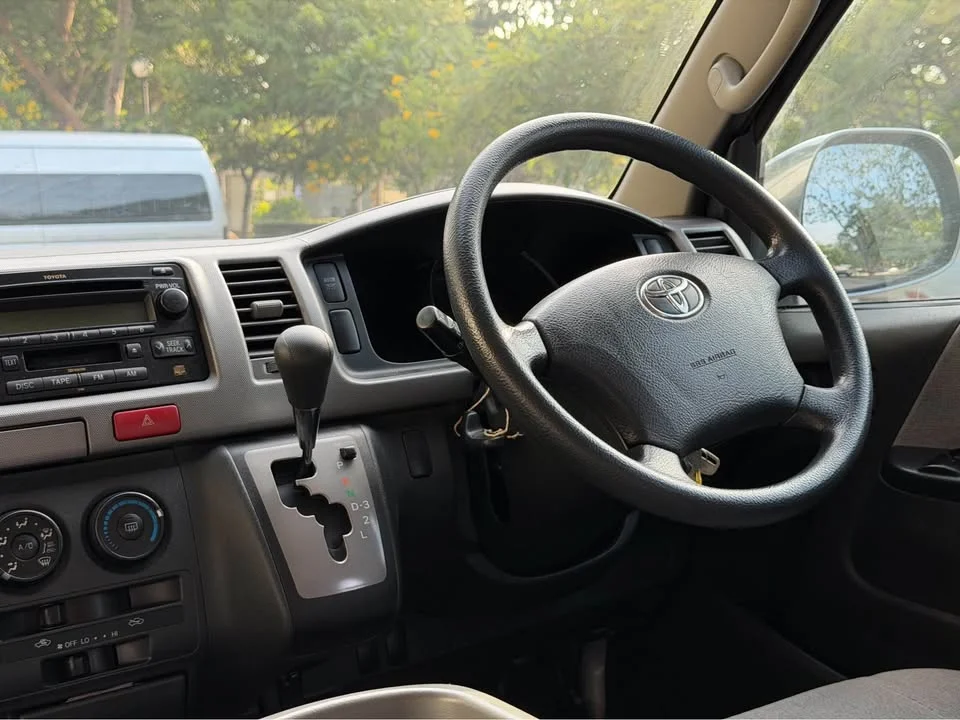 2009 Toyota Commuter V (H200) 3