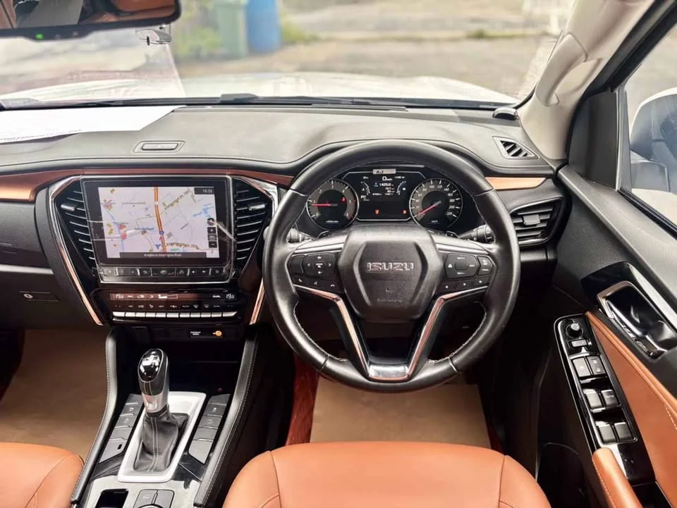 2022 Isuzu MU-X II 3