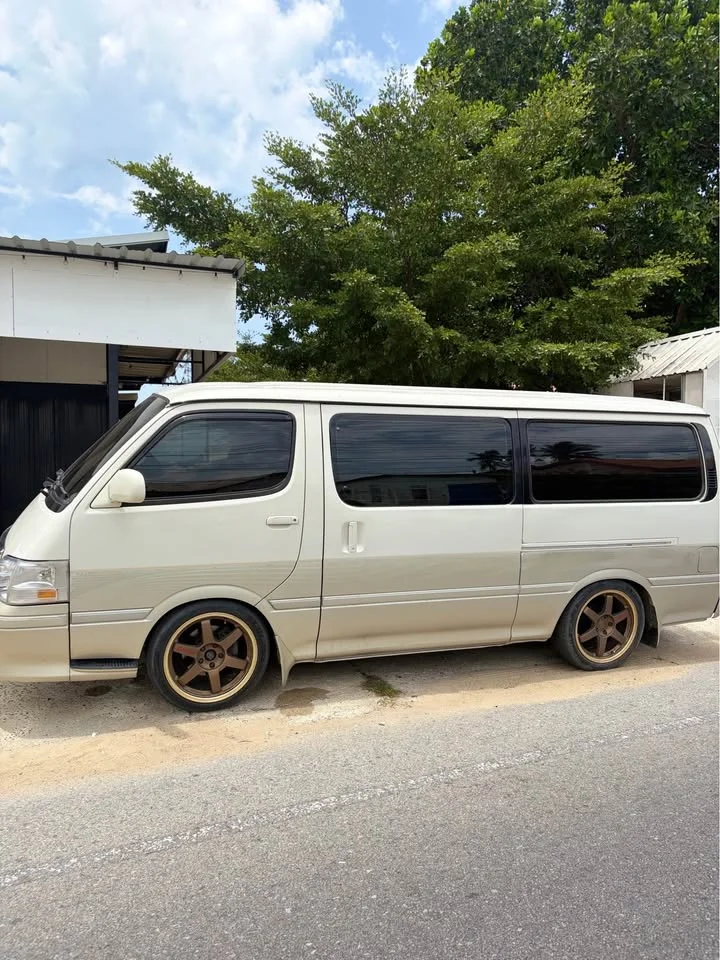 2009 Toyota Commuter IV (H100) 2