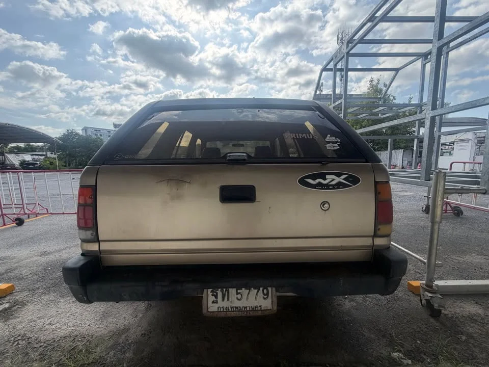 1990 Isuzu Vega I 3