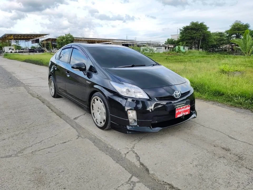 2011 Toyota Prius III 2