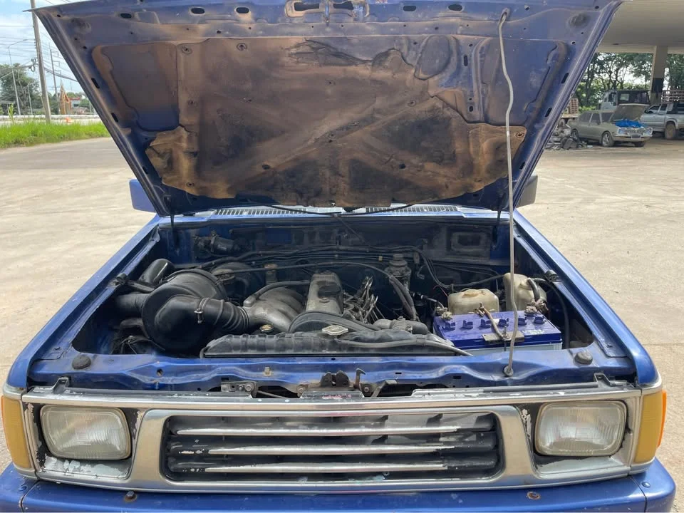 1993 Mitsubishi Triton II 3