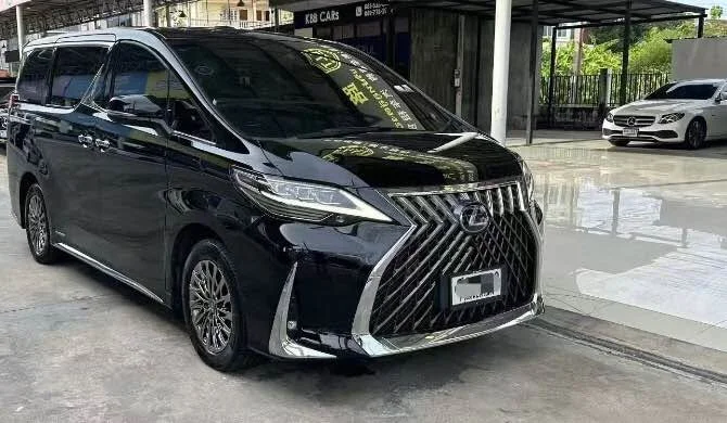 2022 Lexus LM I 2