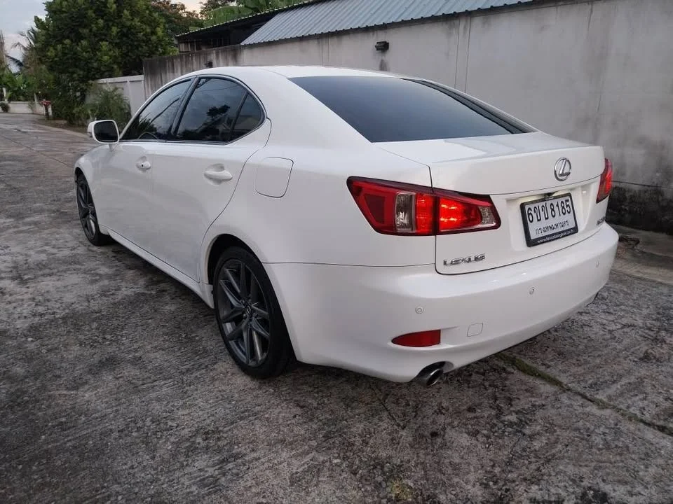 2011 Lexus IS II 2