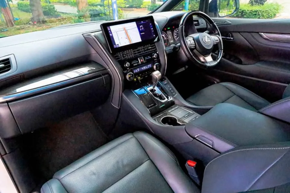 2021 Lexus LM I 2