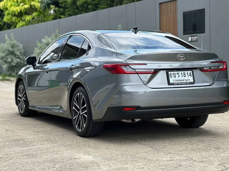 2025 Toyota Camry VIII (XV70) 3