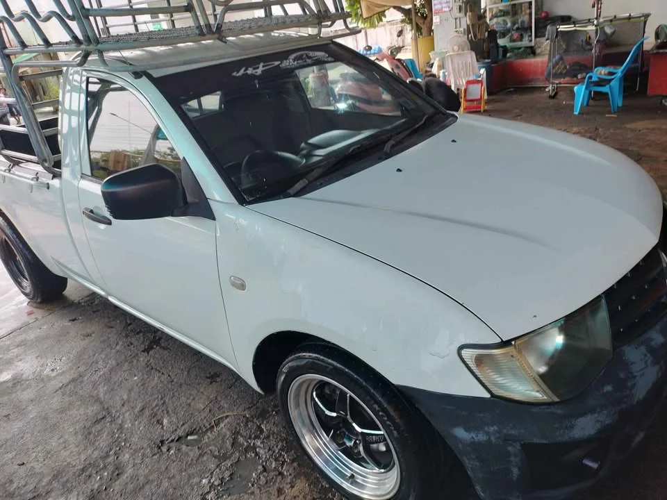 2011 Mitsubishi Triton IV 3