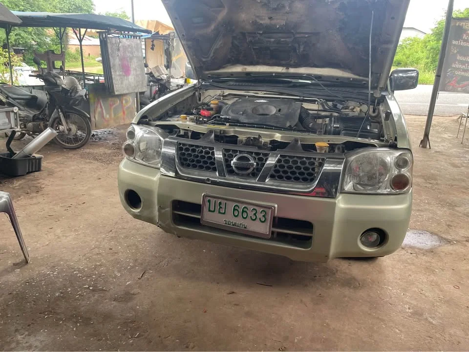 2003 Nissan Frontier I 3