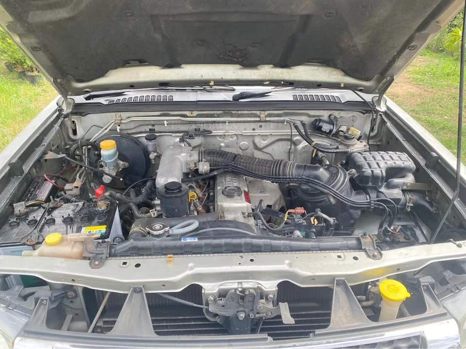2003 Nissan Frontier I 3