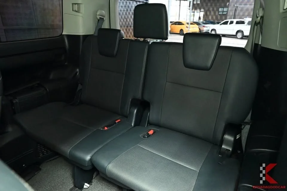 2015 Toyota Voxy III 2