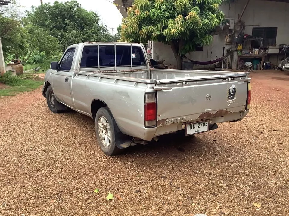 2006 Nissan Frontier I 3