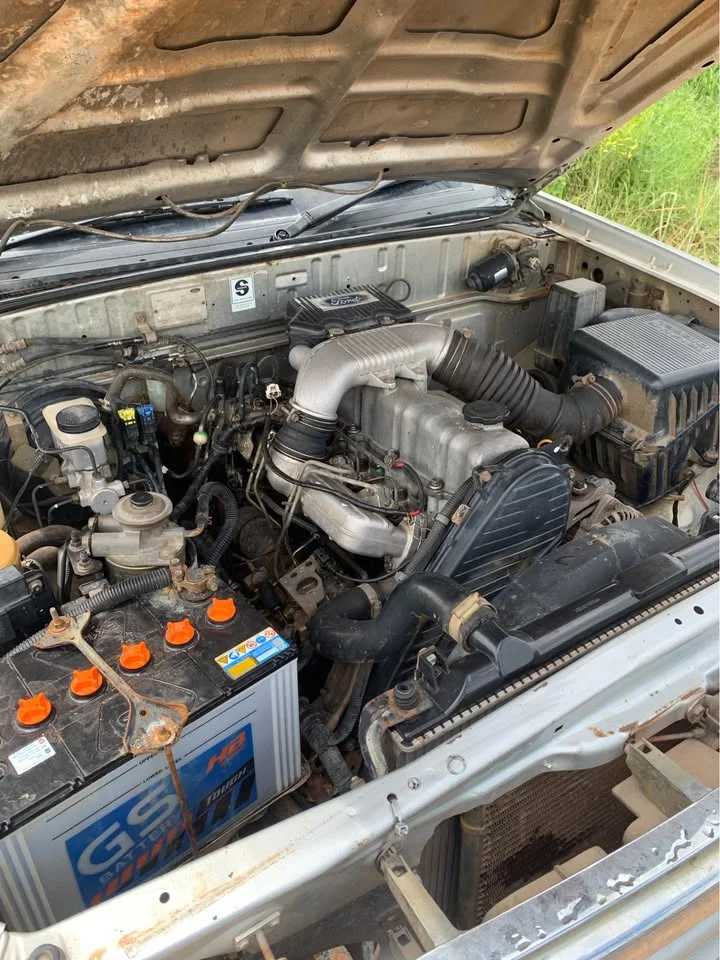 2000 Mazda 2500 Fighter V 2