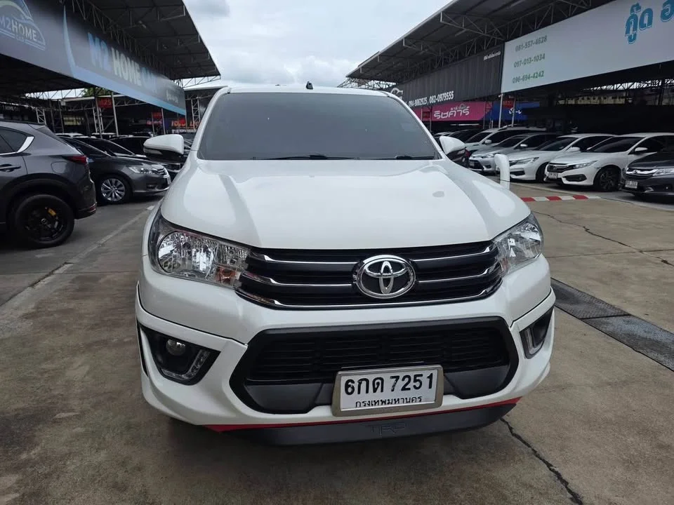 2017 Toyota Hilux VIII 3
