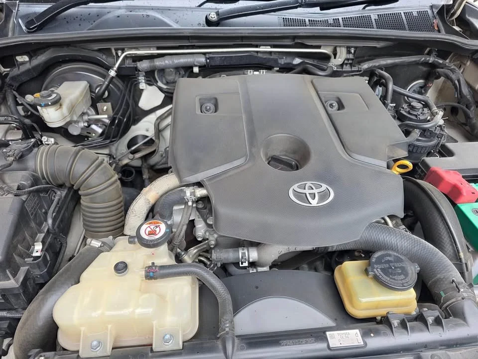 2017 Toyota Hilux VIII 2