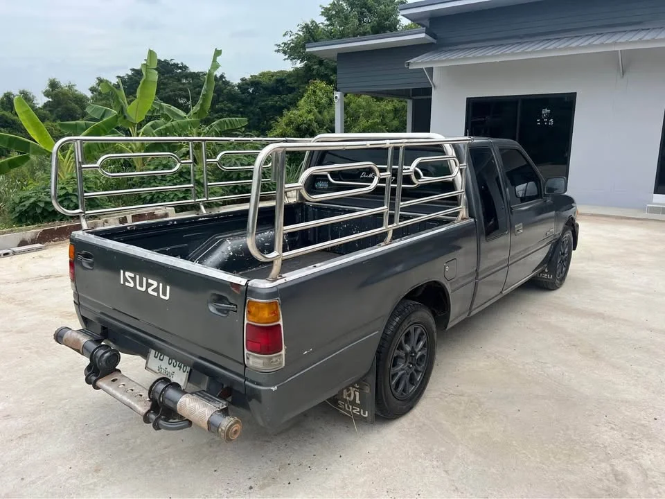 1990 Isuzu TFR III 2