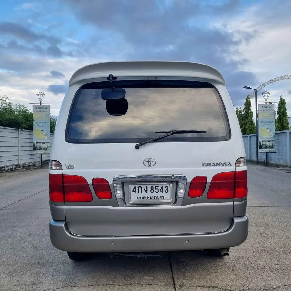 2000 Toyota Granvia H100 3