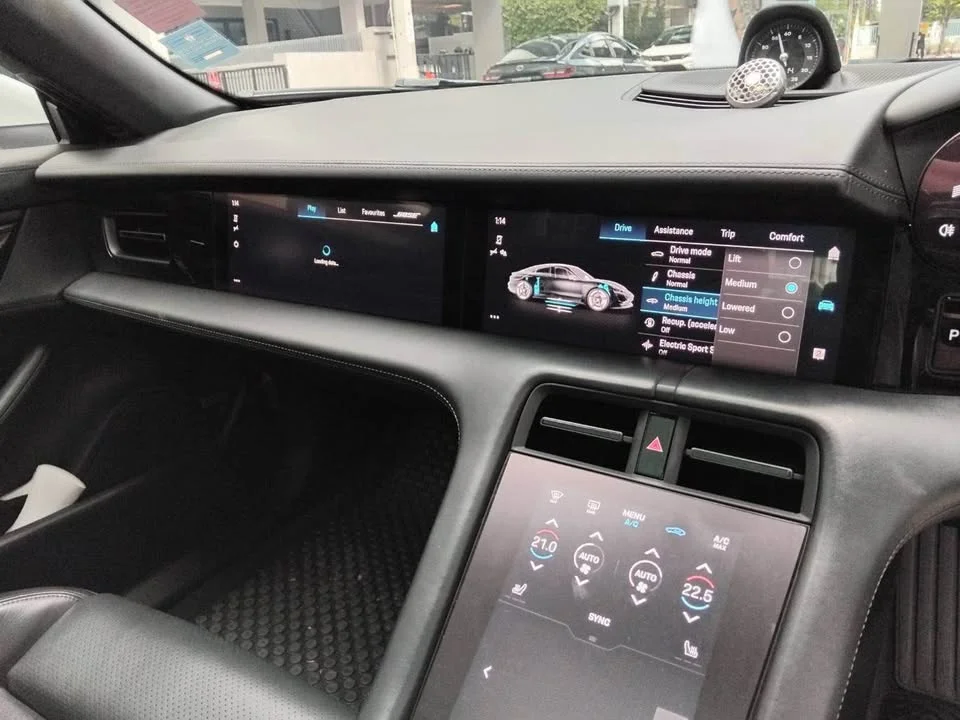 2022 Porsche Taycan 9J1 3