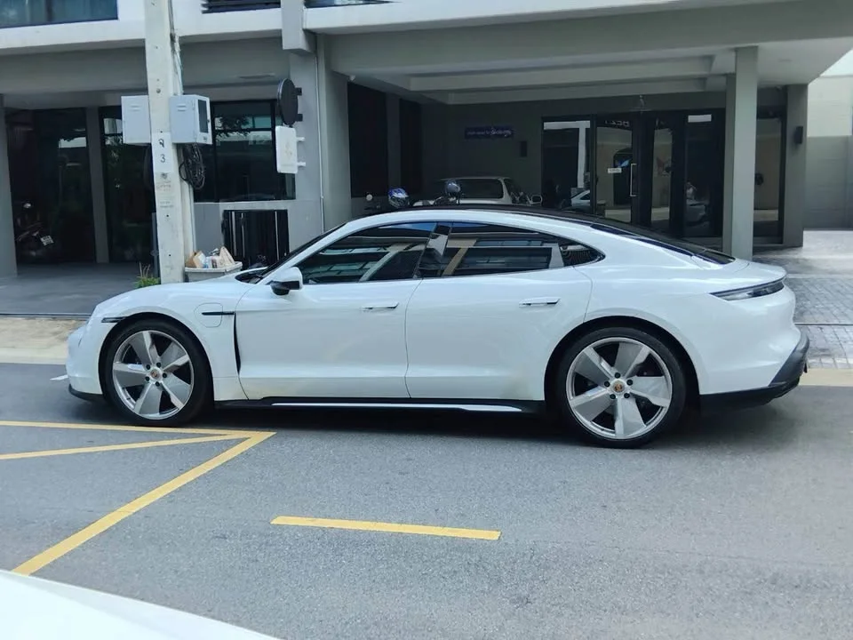 2022 Porsche Taycan 9J1 2