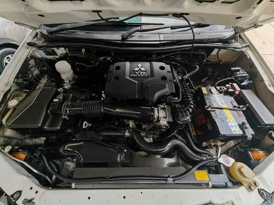 2013 Mitsubishi Pajero Sport II 2