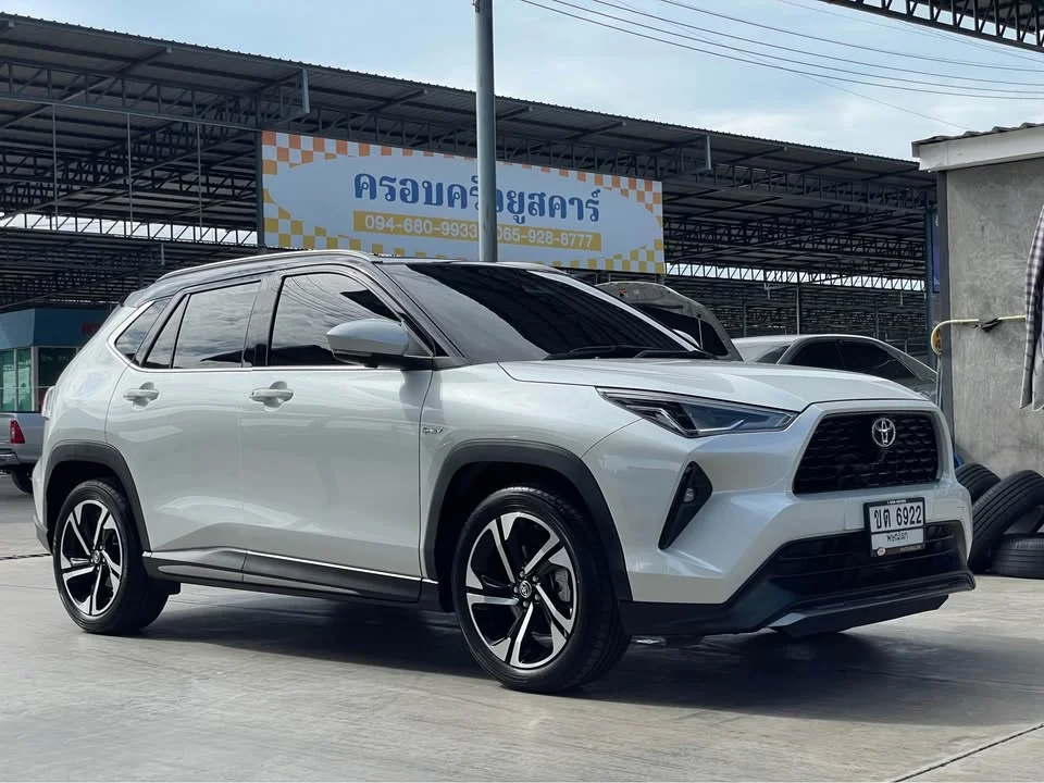 2025 Toyota Yaris Cross AC200 3