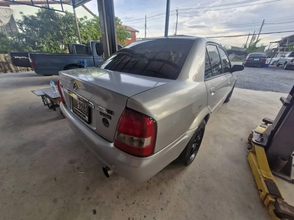 2000 Mazda 323 VIII 3