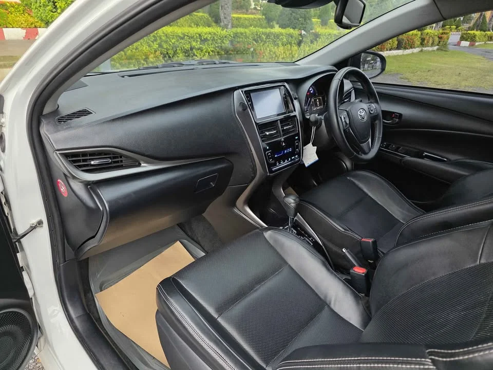 2022 Toyota Yaris ATIV III 2
