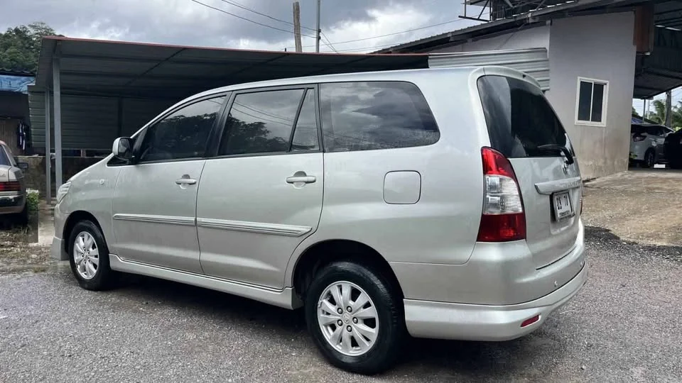 2013 Toyota Innova I 2