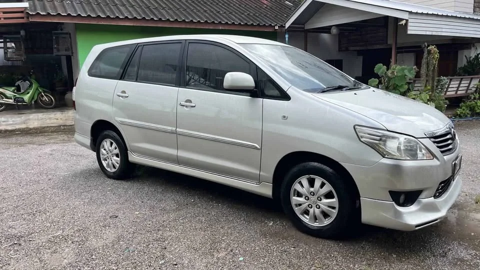 2013 Toyota Innova I 3