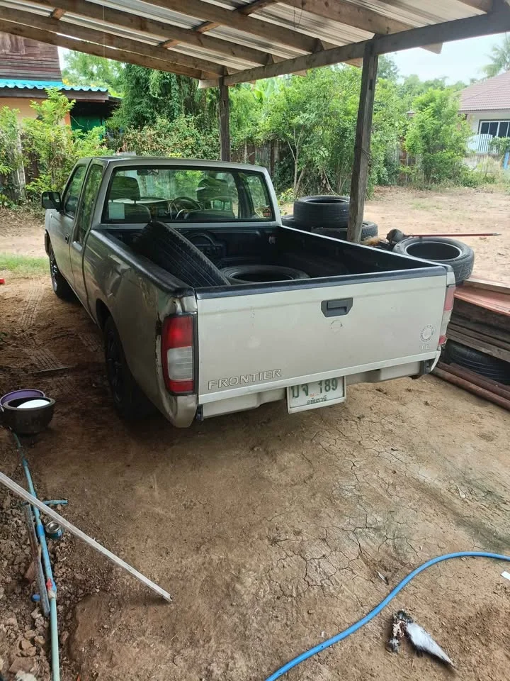 2004 Nissan Frontier I 2