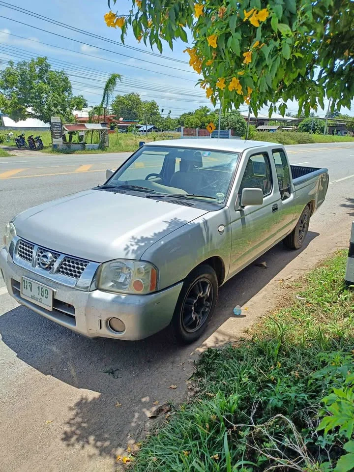 2004 Nissan Frontier I 3