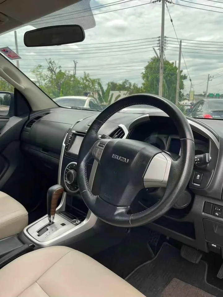 2015 Isuzu MU-X I 2