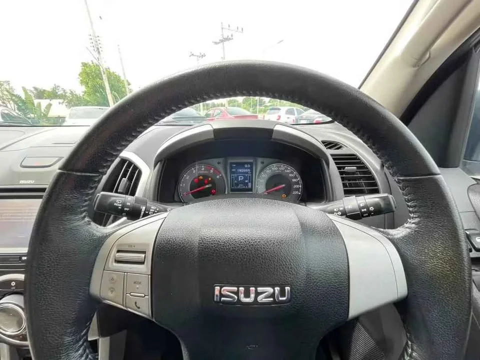 2015 Isuzu MU-X I 3