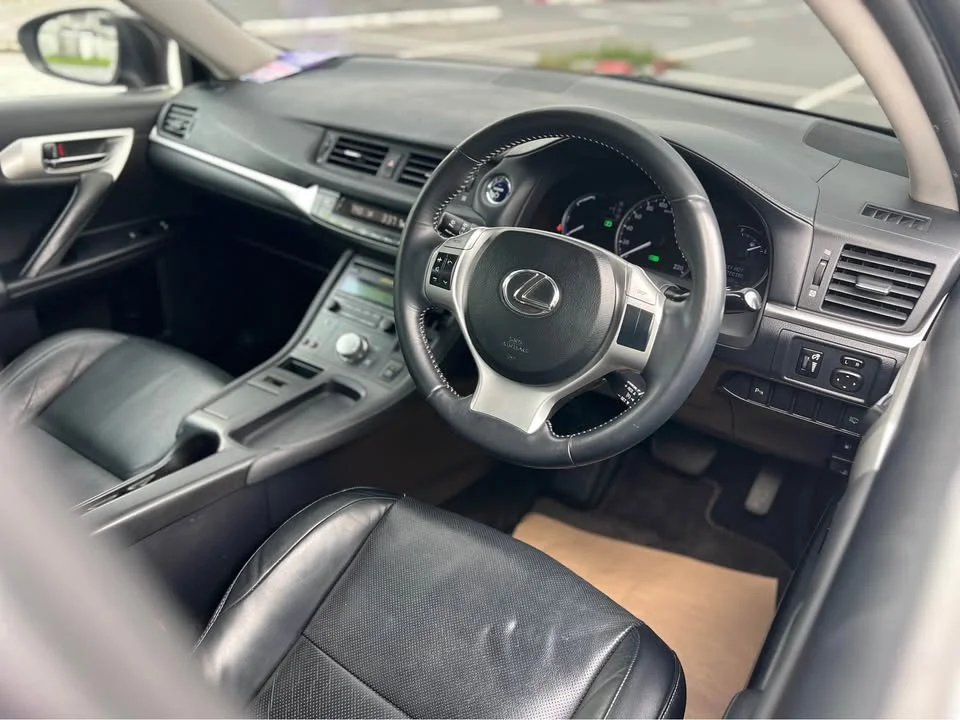 2011 Lexus CT A10 2