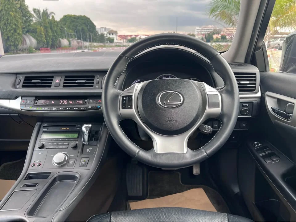 2011 Lexus CT A10 3