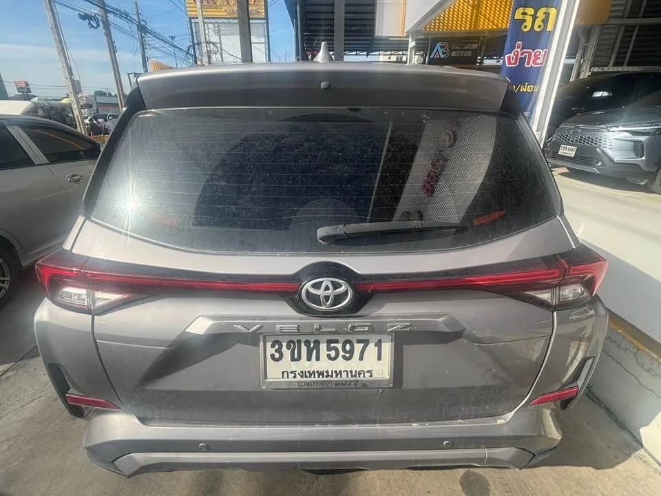 Toyota Veloz III 3