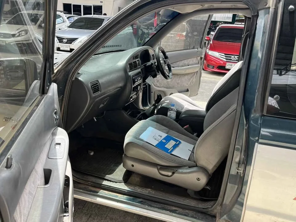 2003 Mazda 2500 Fighter V 3