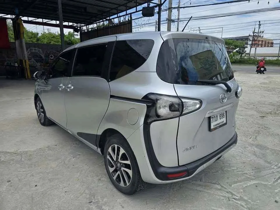 2018 Toyota Sienta II 3