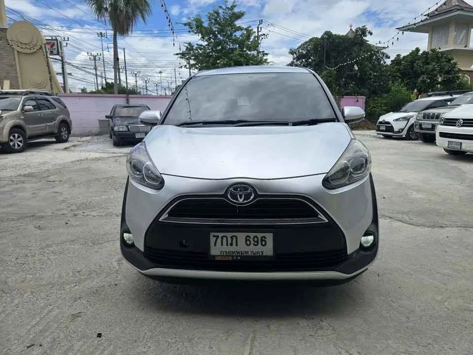 2018 Toyota Sienta II 2